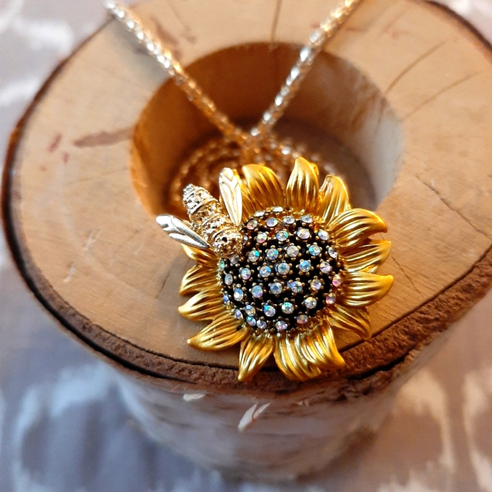 Sunflower necklace with movable bee on a spring